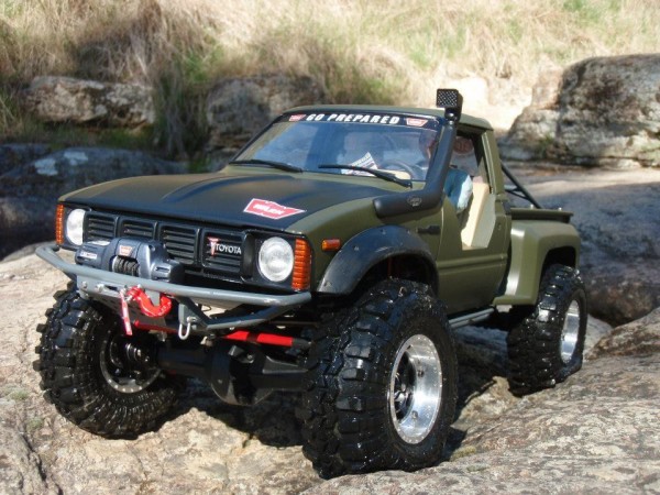 toyota_scx10_deluxrc_off_road_action_15.jpg